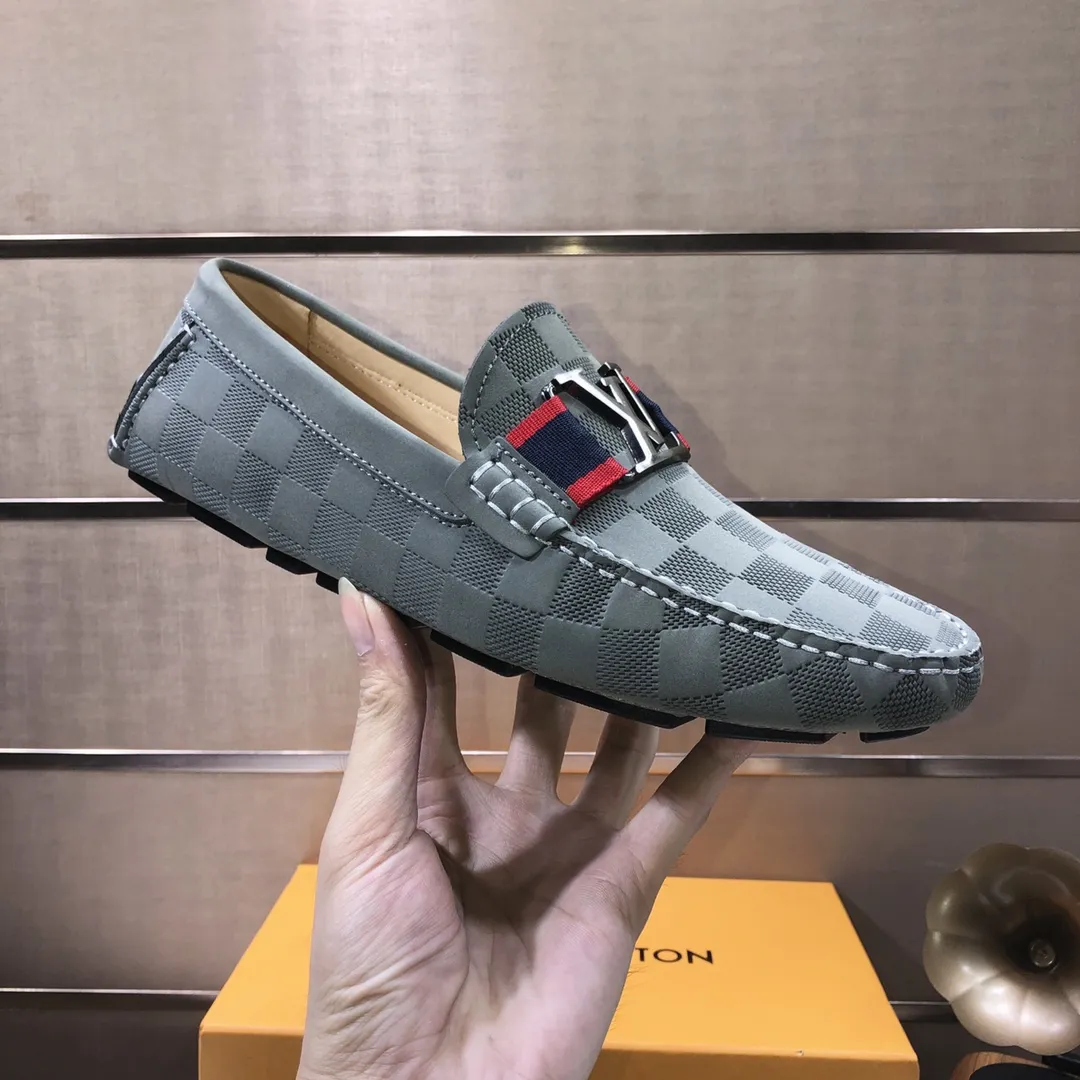 Men's men's shoes 💰420💰 [LV Doudou Shoes] (sheepskin lining) new model is on the market, available on the official website. The new Doudou shoes are processed into single-color materials, and the uppers are made of imported cowhide material. The body of the shoe is fully hemmed with mark thread, and is lined with imported original cowhide leather. The elegant shoe shape is super suitable for all-matching, and the size is 38-44.